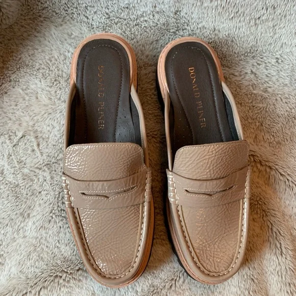 NIB Donald Pliner Hillie Lug Sole Loafer in Tan Mushroom Crinkle Patent 8 - Picture 2 of 10